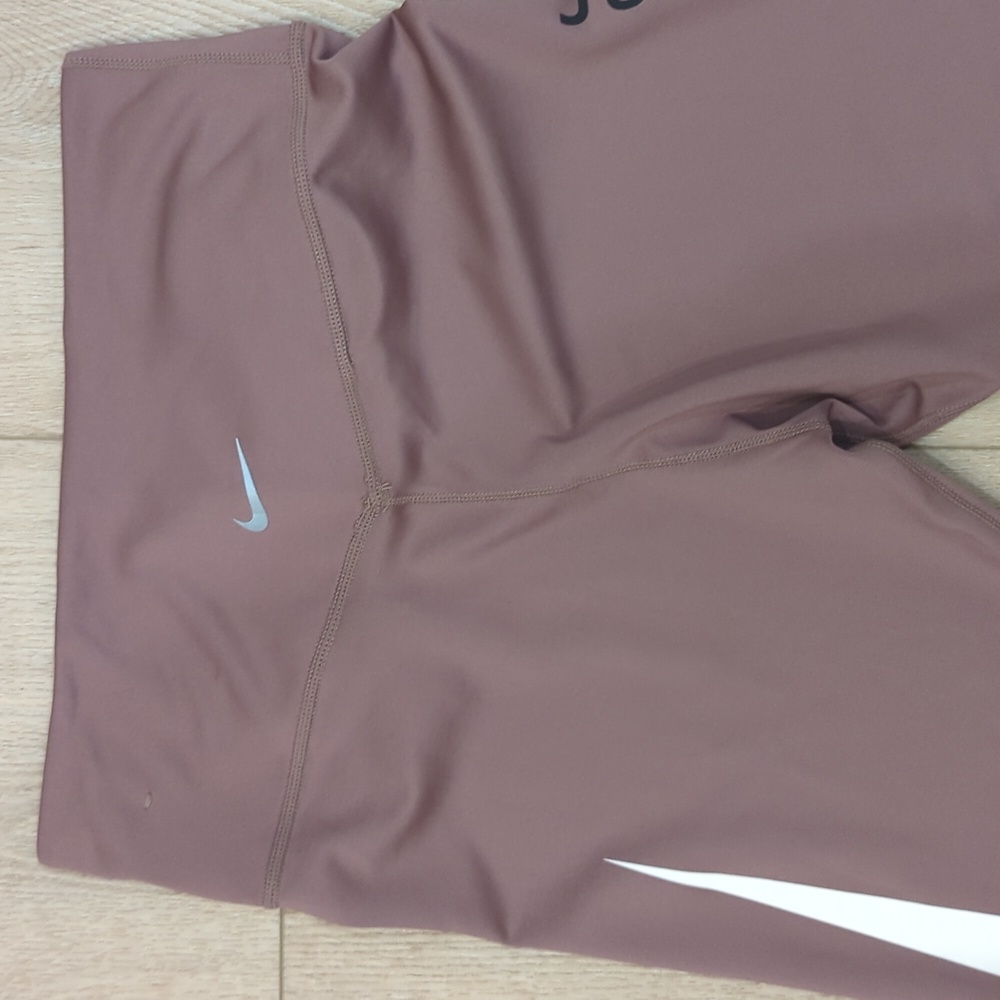 Nike - Picture 5 of 12